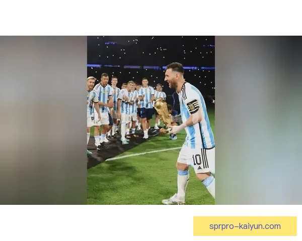 梅西在阿根廷国家队中担任战术自由人，状态稳健引发关注